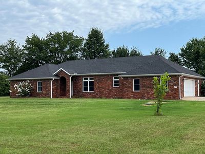 2111 W Perry Rd