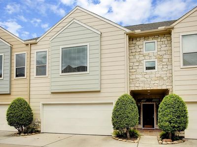 3810 Center Plaza Dr