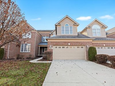 44707 Broadmoor Cir N