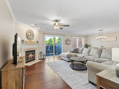 120 Hearthstone Manor Cir