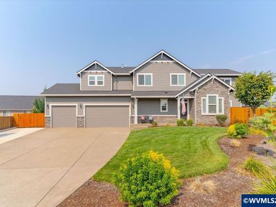 208 NE Alder Ct