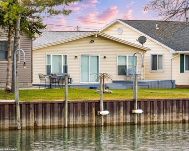 6326 Marina Dr