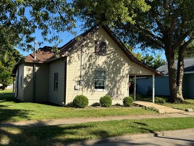 1051 N John St