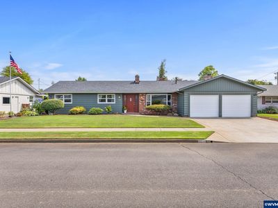 1366 Meadowlark Dr NE