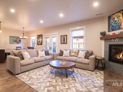 611 Blue Water Cir