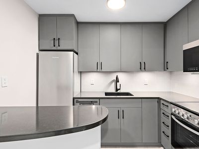 140 W 69th St APT 25A