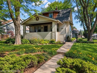 233 E Farnum Ave