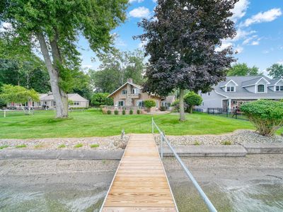 5056 Lakeshore Dr