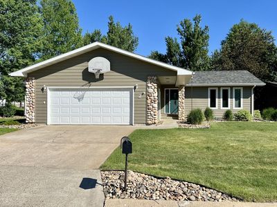2 Spruce Dr