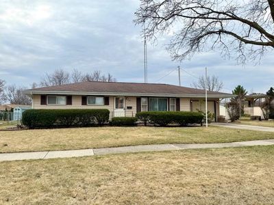 1916 North Hawthorne Park Drive