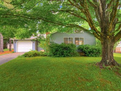 105 Woodbine Dr