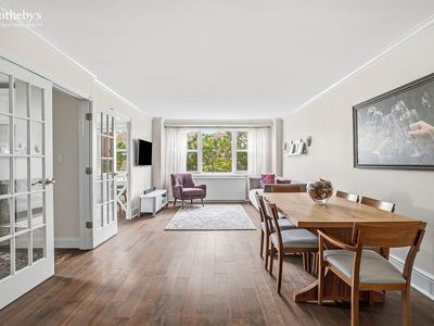 360 W 22nd St APT 8M