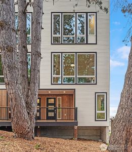 536 W Barrett Street