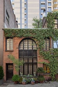 4 Sniffen Ct