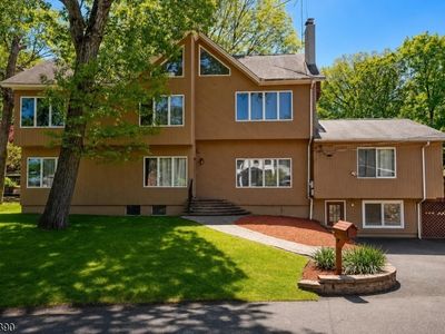 17 Hickory Dr