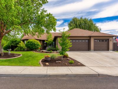 1922 NW Wildflower Pl