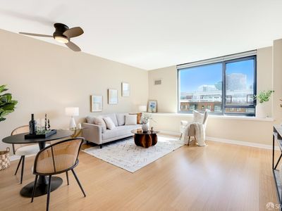 250 King St UNIT 576