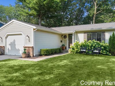 1319 Cambridge Dr SE