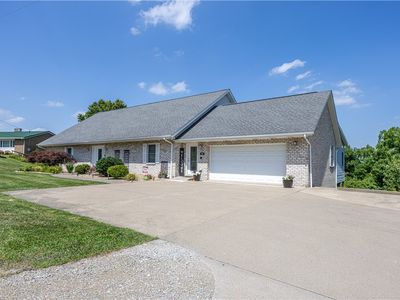 100 Clover Ln