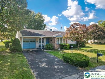 1077 Oakhurst Dr