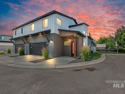 1447 N Pineview Ln