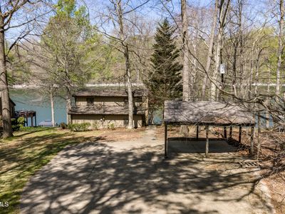 760 Lake Point Dr