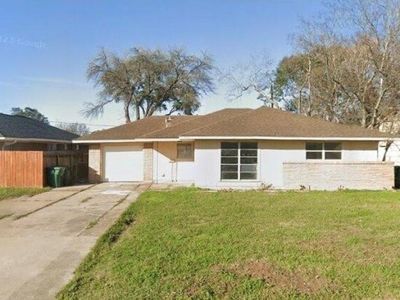 631 Edgebrook Dr