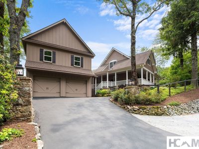 592 Whiteside Mountain Road
