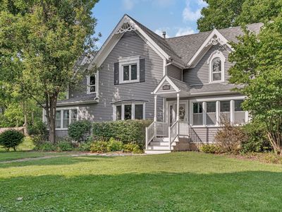 313 E George St