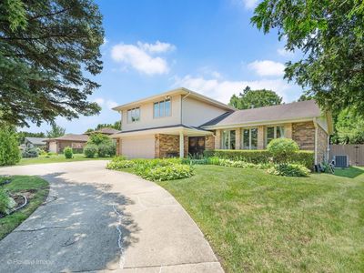 8201 Crestview Dr
