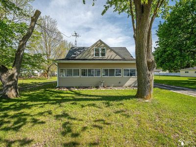 903 W Russell Rd