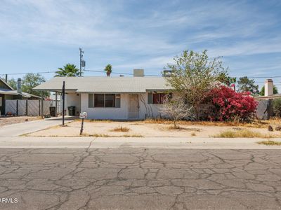 725 E MANOR Drive