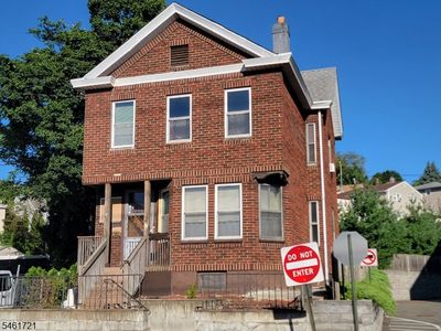 52 Goffle Rd