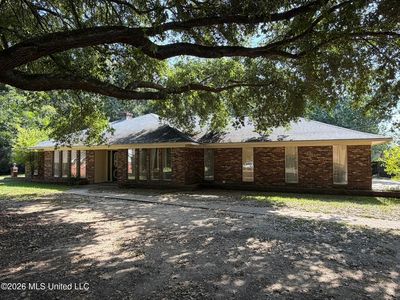 111 Greenwood Ln