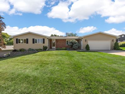360 Parkland Dr SE