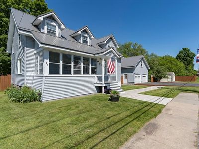 41 Riverside Dr