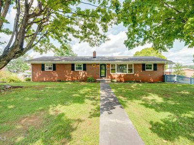 2400 Larkspur Dr
