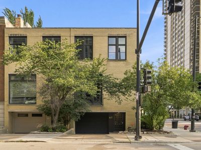 67 W Schiller St