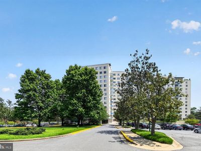 10201 Grosvenor Pl APT 1504