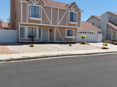 Property at 1902 Simsburry St, Palmdale, CA