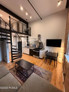 346 W Pierpont Ave #W210