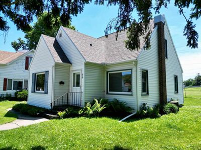 809 E Main St