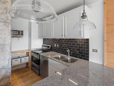 19 S 1st St APT B2706