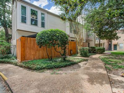 2100 Tanglewilde St APT 205