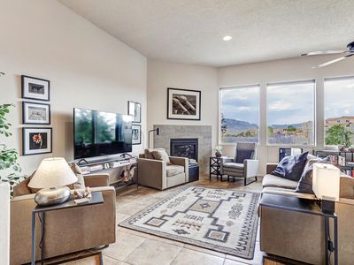 312 Pinnacle Dr SE