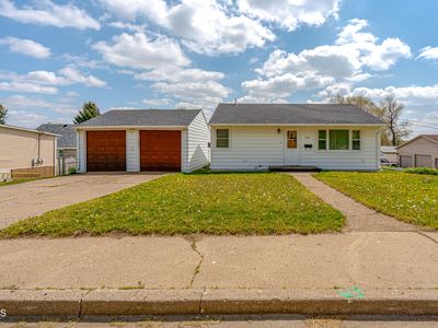 1207 2nd St NE