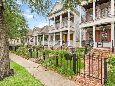 316 W 17th St