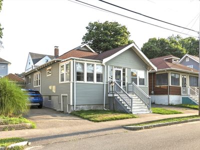 87 Edwin St
