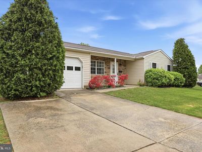 5661 Crabapple Dr