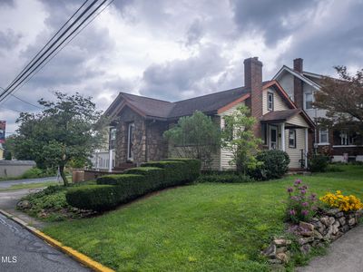 215 Spring St